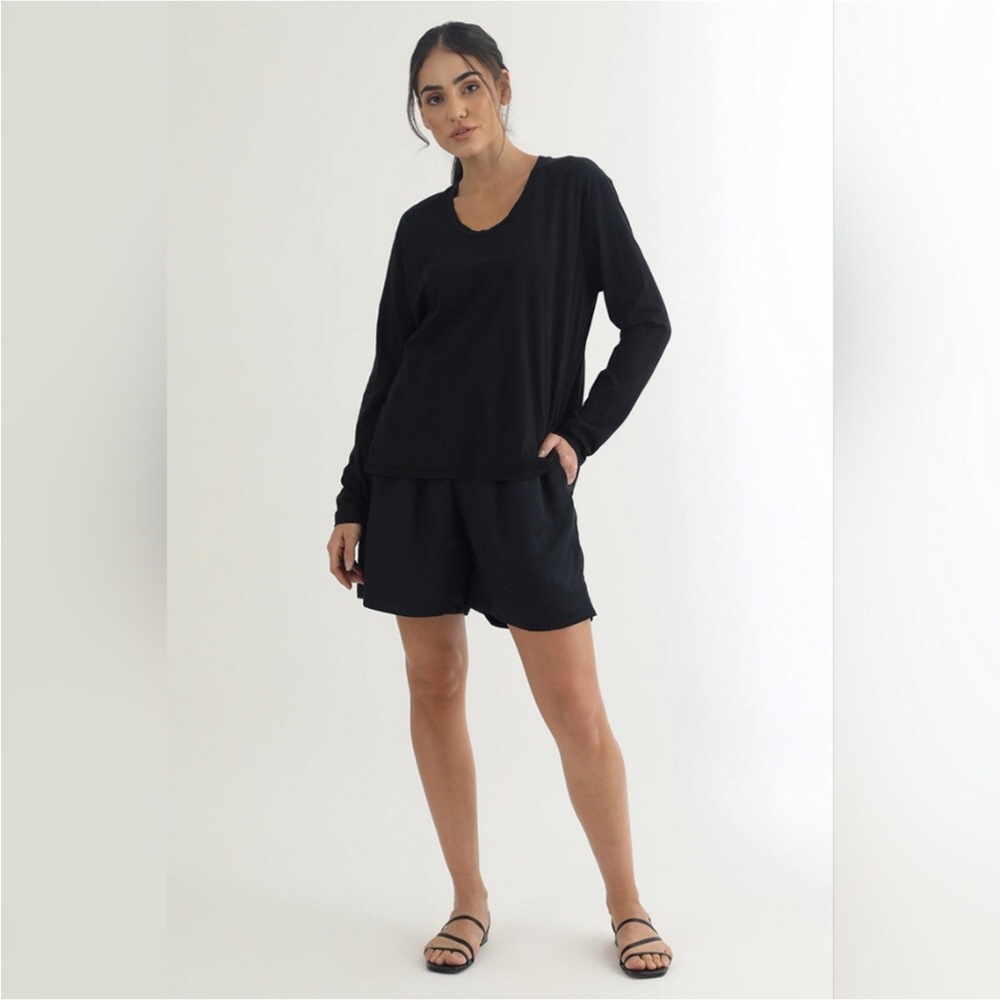XL Neu Nomads Black Long Sleeve Rounded Neck Shirt